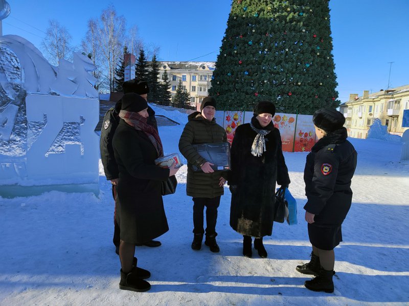 Полицейские Южного Урала помогли исполнить новогоднюю мечту семьи из Сатки в рамках «Елки желаний»