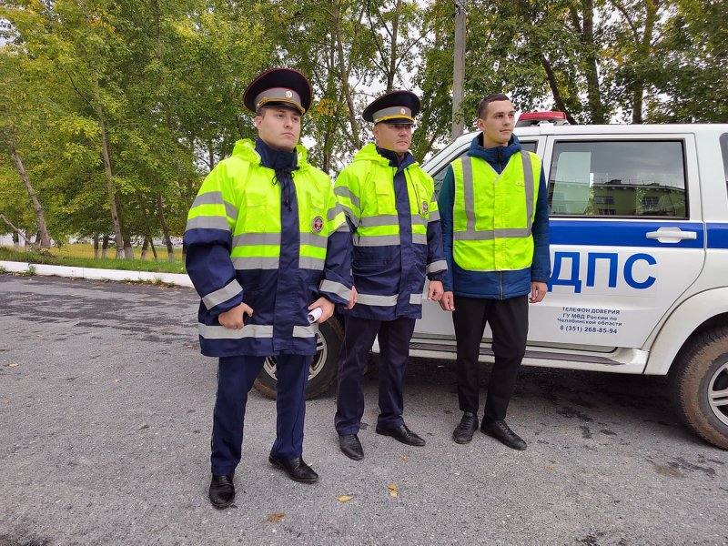 Сотрудники саткинской Госавтоинспекции помогли водителю, попавшему в затруднительную ситуацию на проселочной дороге